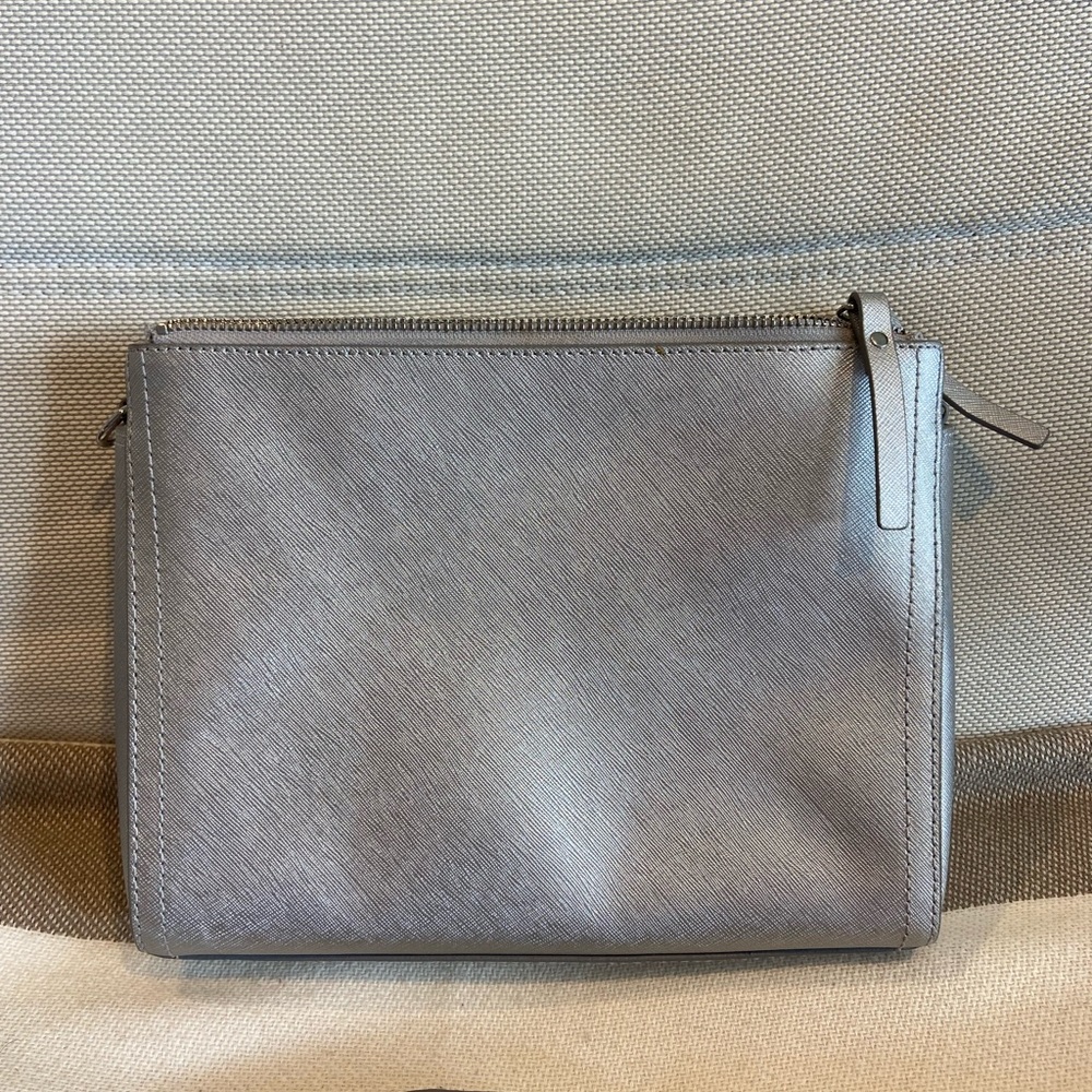 Lo & Sons Metallic Silver Crossbody Bag - Picture 6 of 8